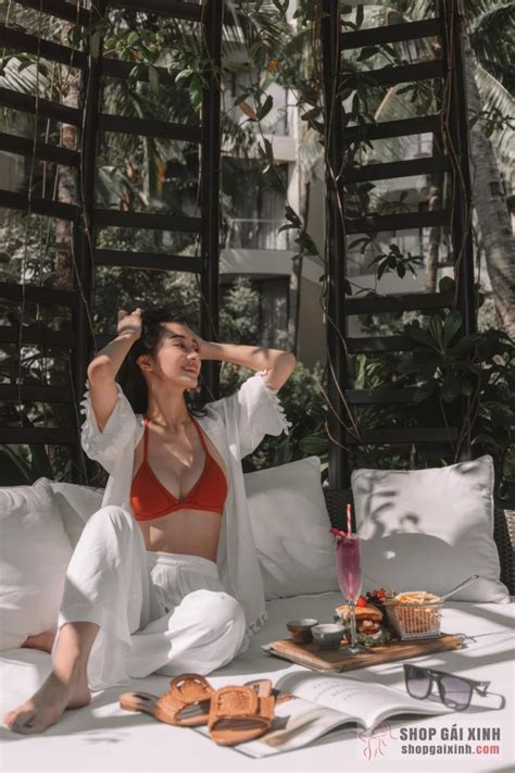 Nàng thơ Jun Vũ diện bikini nóng bỏng khiến cộng đồng mạng đứng ngồi không yên Shop Gái Xinh