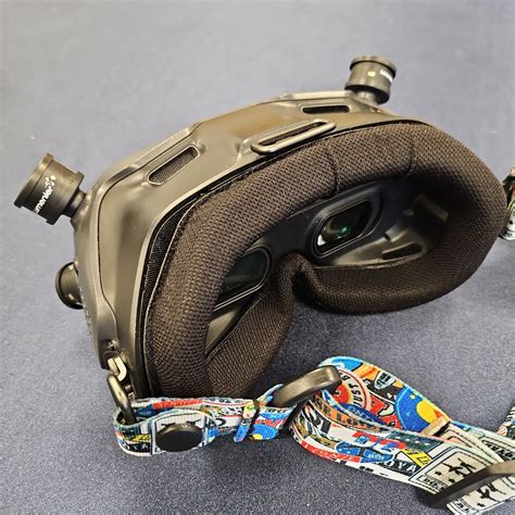 DJI FPV Googles V2 with FPV Motion Controller (pre-owned)