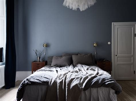 Stylish muted blue bedroom - COCO LAPINE DESIGNCOCO LAPINE DESIGN