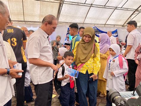 Wan Rosdy Lancar Bantuan Prihatin Pahang Tahun 1 Beri Manfaat Kepada