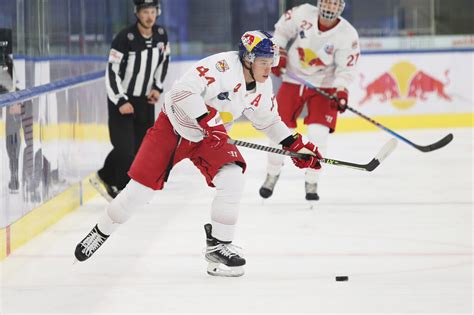 AlpsHL Jesenice strauchelt Cortina übernimmt nach Sieg über