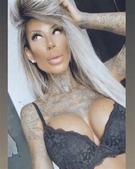 Jacky Mannequin Tatou Couper Le Souffle Pose En Solo Dans Sa Lingerie Noire Coedcherry