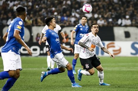 ANÁLISE Mais uma vez sonolento Corinthians vê resultado escapar e se