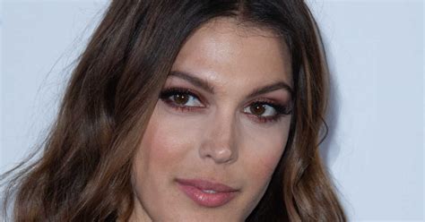 Iris Mittenaere sa photo en bikini fait polémique Femmeactuelle fr