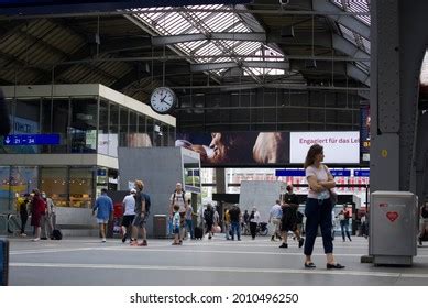 265 Zurich Train Station Shopping Images, Stock Photos & Vectors ...