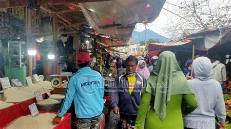 H Jelang Lebaran Pasar Girian Dipadati Warga Tribunmanado Co Id