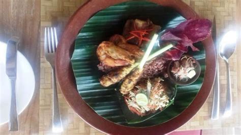 lawar klungah makanan khas jembranabali  hari raya hindu