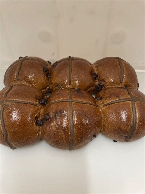CHOCOLATE HOT CROSS BUNS 6PK Min Buy 5pk Casuarina Beach Bakery