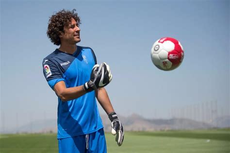 Ochoa El Portero Más Goleado Del Mundo