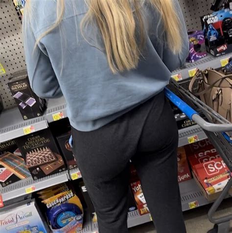 Blonde In Sweatpants Ass Forum