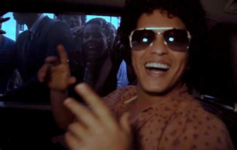 Bruno Mars Conquista Mais Um V Deo Um Bilh O De Visualiza Es No