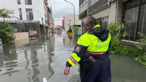 台南觀亭街「建商堵排水」雨淹大腿！ 當地住戶怒：20年都沒發生過