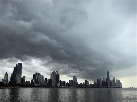 Panama City - The calm before the storm. [3405x2554] [OC] : r/CityPorn