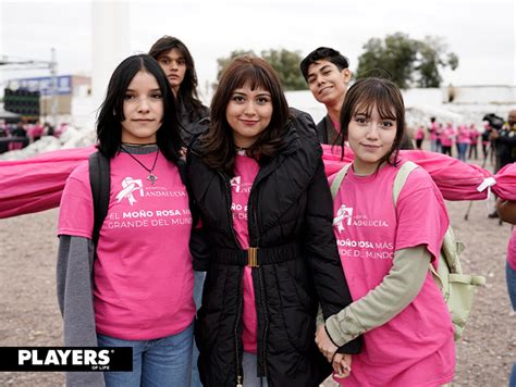 La Laguna rompe Récord Guinness al moño rosa más grande del mundo