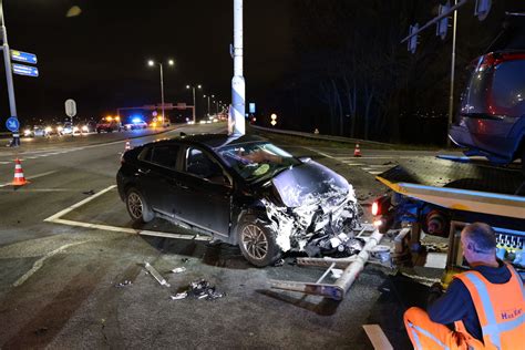 Drie Gewonden Na Ongeval Tussen Twee Autos Nederland