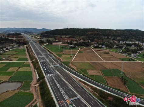 暂时免费 四川11条高速公路项目（路段）同日建成通车 中国网