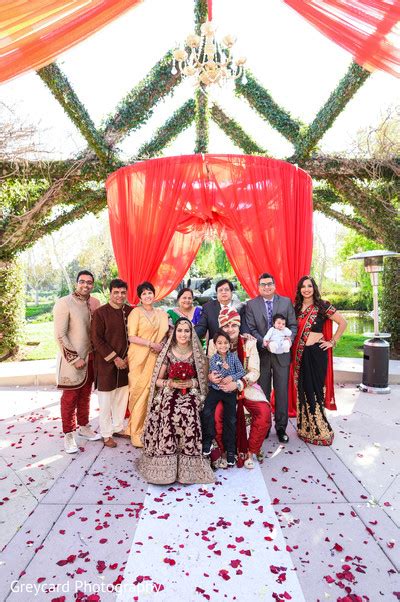 Indian wedding family portrait for ceremony. | Photo 103177