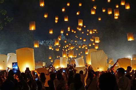 FOTO Festival Lampion Waisak 2023 Di Borobudur