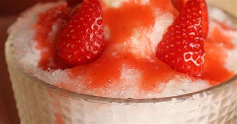Kakigori une glace râpée japonaise à la fraise et à l orgeat Recette par Un peu gay dans les