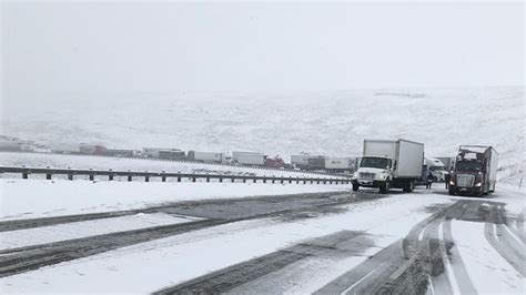 I 84 Closure Eastern Oregon Truck Crashes Severe Weather