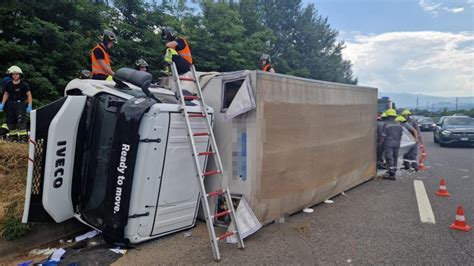 Terlan Lkw Auf Der Mebo Bei Ausweichman Ver Umgekippt Chronik Stol It