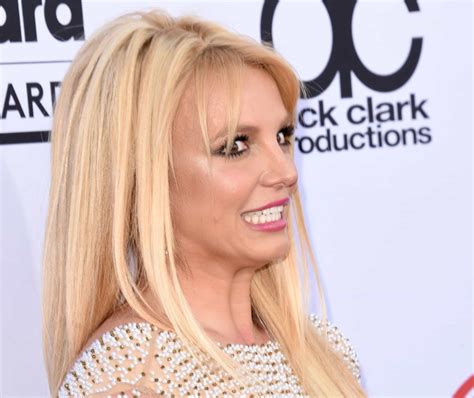 Britney Spears Sus Mejores Descuidos Y Metidas De Pata Sobre El Escenario