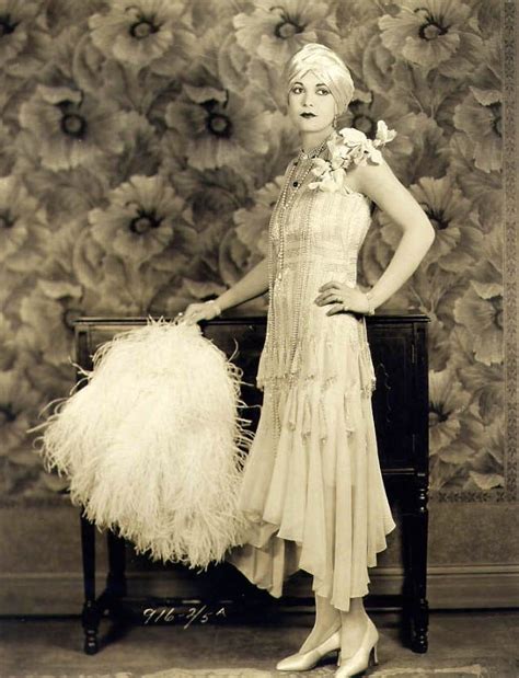 Pin on 1920 1929 La mode des années folles Roaring 20s fashion