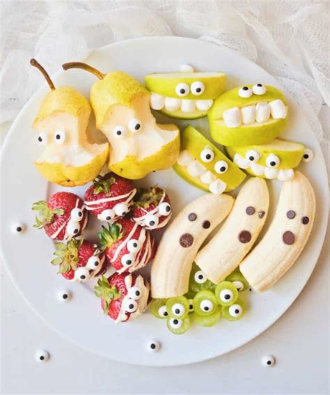 This Halloween Fruit Platter Is a Healthy Halloween Snack For Kids