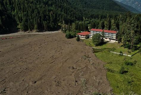 Au moins onze morts et une trentaine de disparus après un