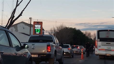 Tránsito colapsado a paso de hombre en los puentes Neuquén Cipolletti