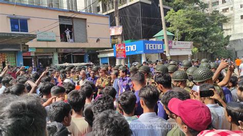 নারায়ণগঞ্জে শ্রমিক বিক্ষোভ ঢাকা মুন্সীগঞ্জ সড়ক অবরোধ