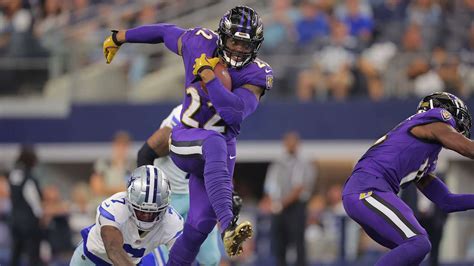 Derrick Henry's Stiff-Arm Headlines Big Run | Ravens-Cowboys Highlights ...