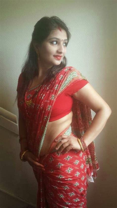 Muslim Bhabhi In Saree