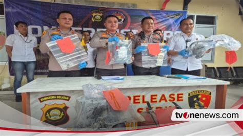 Polisi Tangkap Pelaku Penimbunan BBM Bersubsidi Di Muara Enim