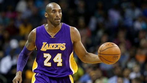 Kobe Bryants Father Auctions Off Replica Of Nba Championship Ring