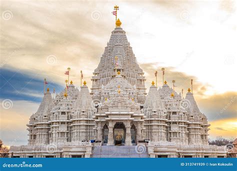 Scenic View of Akshardham Mahamandir Temple at BAPS Swaminarayan ...