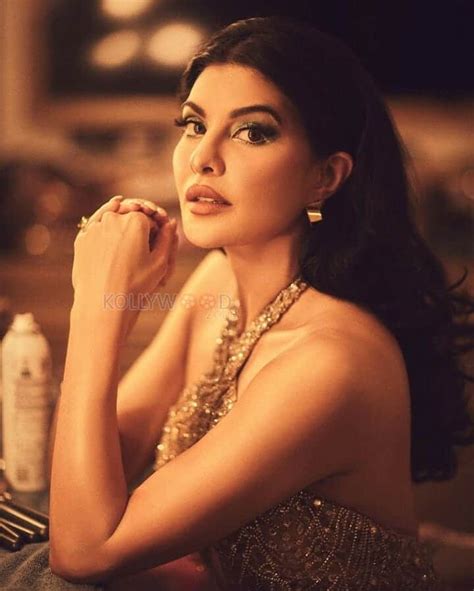 Srilankan Beauty Jacqueline Fernandez Hot Dressing Room Photoshoot Pictures 05 227812