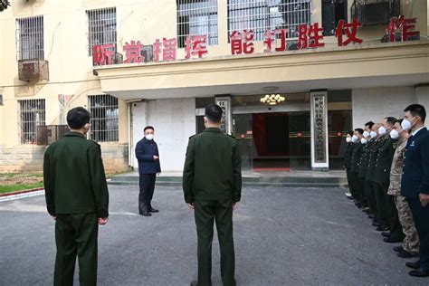 谭伯乐春节前夕走访慰问驻县部队官兵 安义 建设 发展