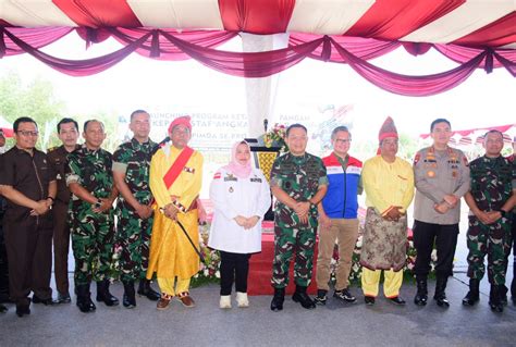 Bupati Kasmarni Ucap Selamat Datang Kepada Kasad Dan Rombongan Di Kab