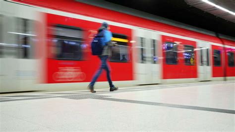 S Bahn Stuttgart Drei Chaostage In Folge Stuttgart