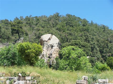 Da A Ka T M Karyan N G E Uzanm Kutsal Taht Labraunda Ya Da