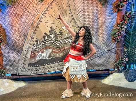 The Trick To Skipping The Long Lines To Meet Moana In Disney World