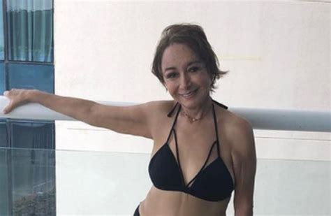 La Chilindrina sorprende a sus fans con diminuto bikini a sus 70 años