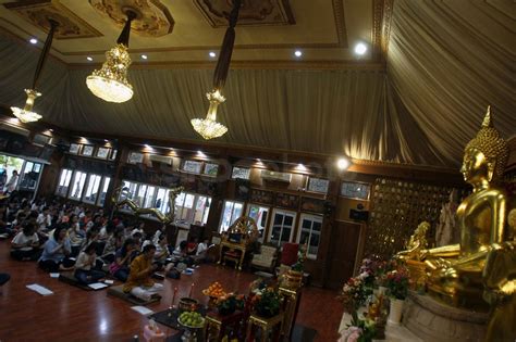 Foto Hari Raya Trisuci Waisak Di Vihara Buddha Metta Arana Jakarta