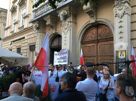 Protest Przed Kinem Przeciw Filmowi Zielona Granica Film