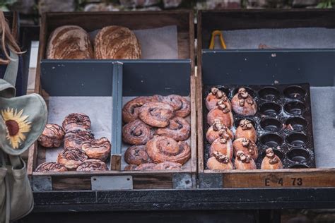 Bread and Cakes in a Bakery · Free Stock Photo