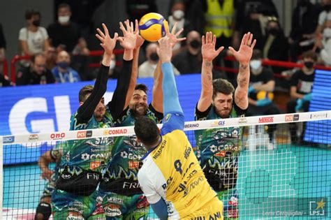 Volley Perugia Vola In Finale Scudetto Modena Si Arrende In Gara