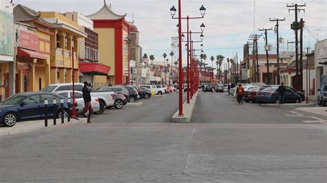 Estatua De Cocinero Chino De 20 Metros Causa Controversia En Mexicali