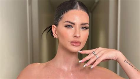 Con una foto hot la China Suárez desmintió los rumores de embarazo