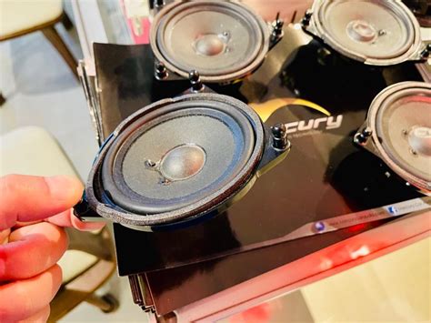 最も確実なベンツのカーオーディオの音質向上の方法効果的に音質向上を実現するドアスピーカー交換の方法のご紹介 W W W GLC HOT WIRED ホットワイヤード
